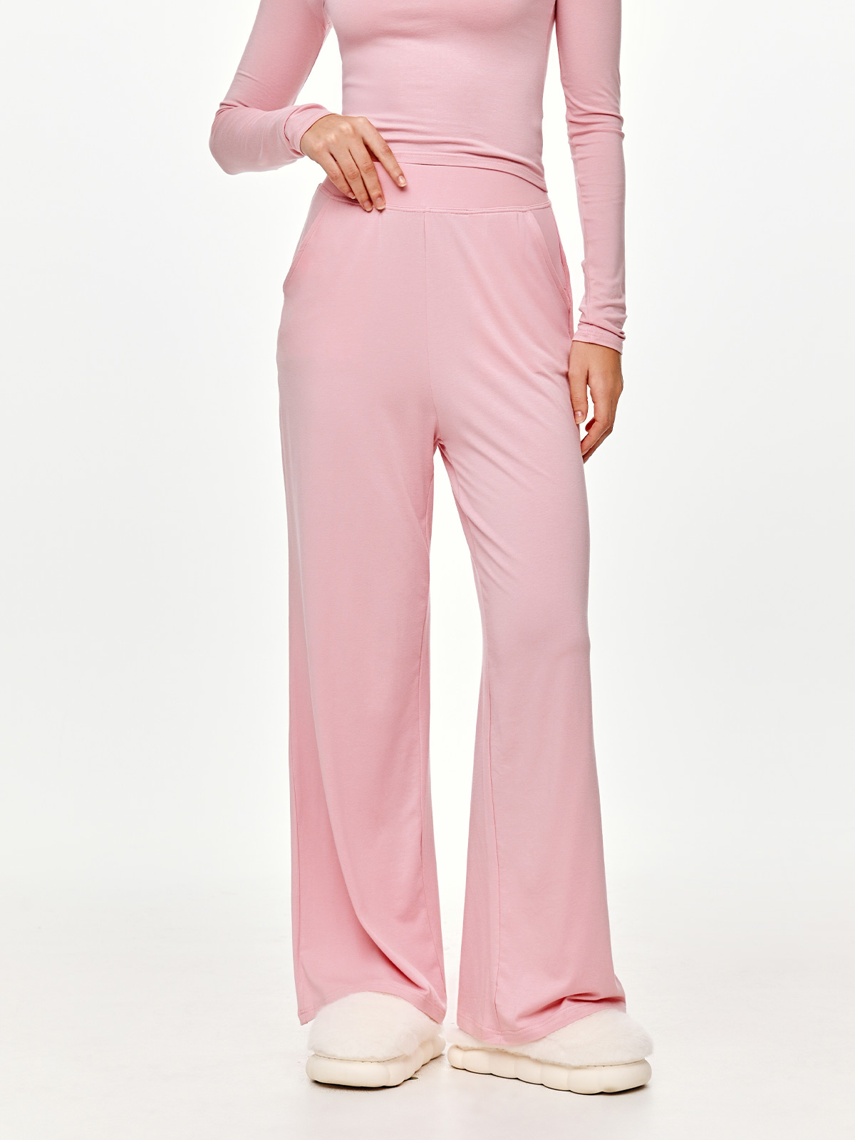 ardena-widelegged-hush-pants-dusty-pink-closeup-front-detail