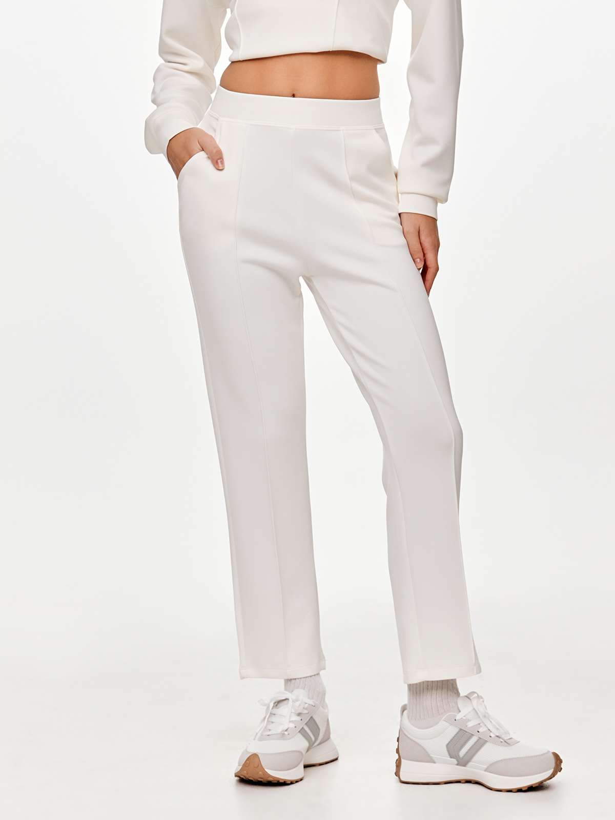 buttercream-tapered-hush-pants-offwhite-closeup-front-detail